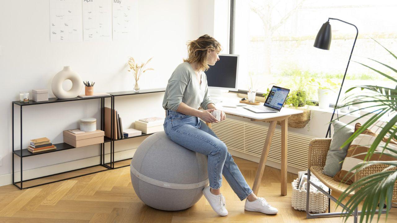 Comment bien choisir un siège ballon pour travailler ? Ergofrance